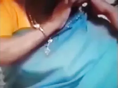 Dildo ញ័រនៅក្នុង Ass