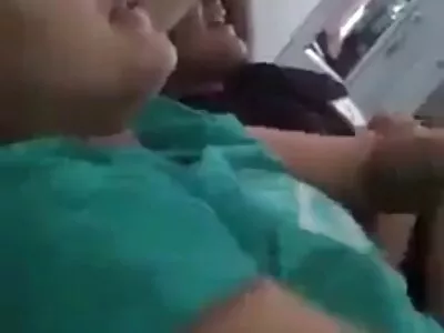 Brunette Woman បញ្ចេញពន្លឺ