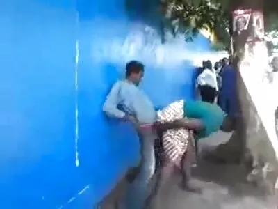 Fucked ស្ត្រីនៅលើតុ
