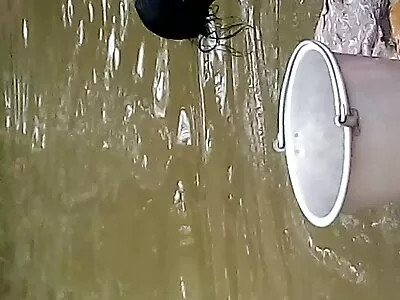 ក្មេងស្រីរីករាយ