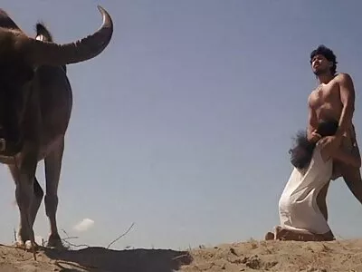វាយស្ត្រីទៅនឹងកៅអី